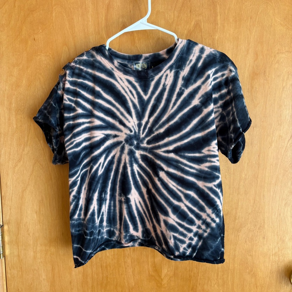 Nation LTD Tie Dye T-Shirt Women Small Black Pink Button Shoulder Raw Hem